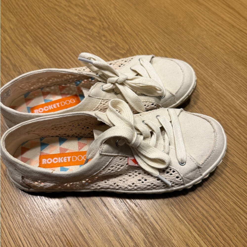 Rocket Dog Off-White Lace Sneakers Size 7.5 Cute crotchet cut-out design.
